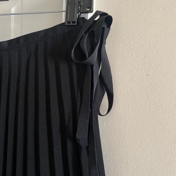 BGBGMazAria Pleated Skirt - Picture 2 of 3